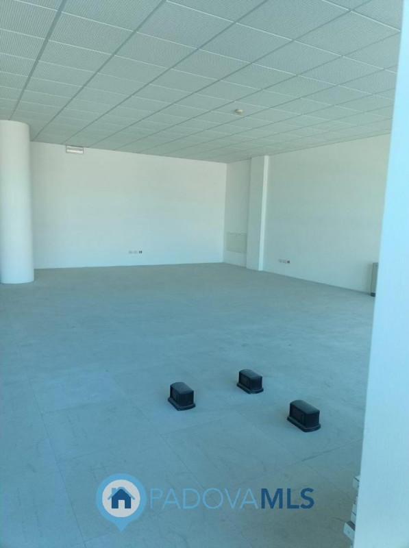 Immobile in esclusiva al Gruppo Padova MLS
Padova via venezia ufficio al piano secondo fronte str...