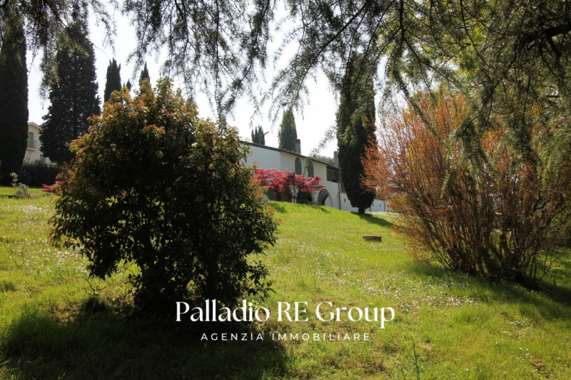 Villa unico piano - Piscina - Parco 5000 mq
Colline tra Vicenza e Arcugnano, villa singola dispos...