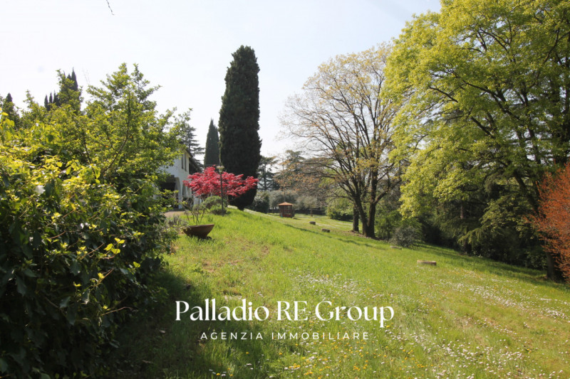 Villa unico piano - Piscina - Parco 5000 mq
Colline tra Vicenza e Arcugnano, villa singola dispos...