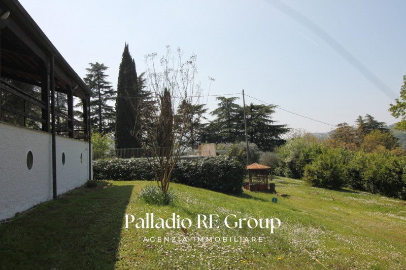 Villa unico piano - Piscina - Parco 5000 mq
Colline tra Vicenza e Arcugnano, villa singola dispos...