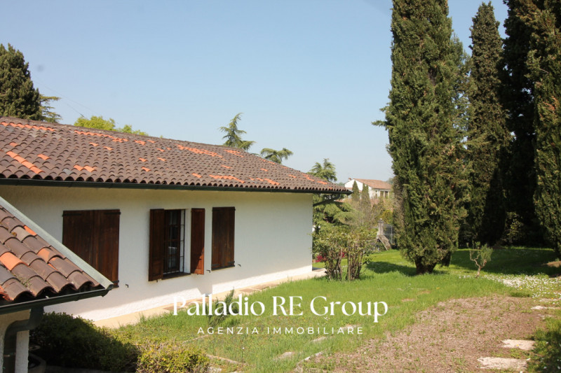 Villa unico piano - Piscina - Parco 5000 mq
Colline tra Vicenza e Arcugnano, villa singola dispos...