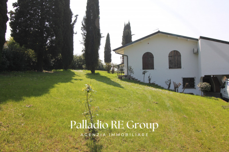 Villa unico piano - Piscina - Parco 5000 mq
Colline tra Vicenza e Arcugnano, villa singola dispos...