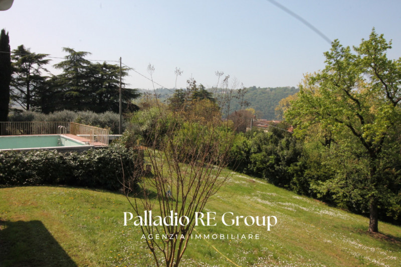 Villa unico piano - Piscina - Parco 5000 mq
Colline tra Vicenza e Arcugnano, villa singola dispos...