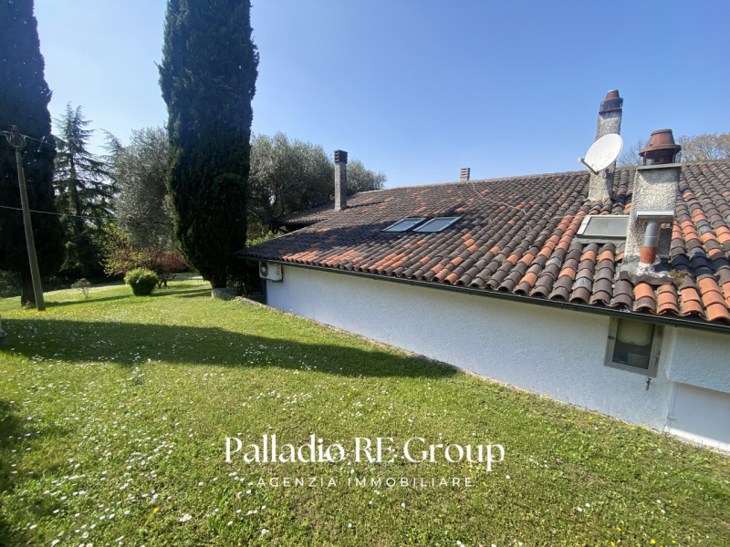 Villa unico piano - Piscina - Parco 5000 mq
Colline tra Vicenza e Arcugnano, villa singola dispos...