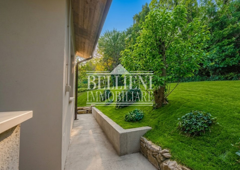 ARCUGNANO - Proponiamo in vendita un'elegante villa singola che offre una vista mozzafiato sulle ...