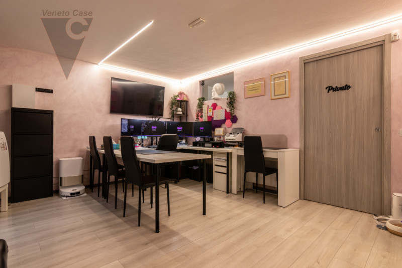 Nel cuore di Roncaglia, affacciati su splendido parco, a poca distanza dalla tangenziale ed alla ...