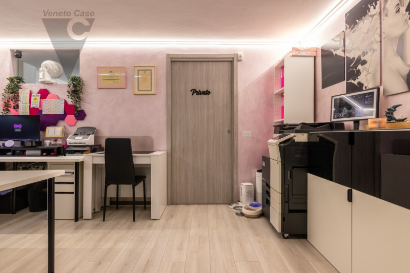 Nel cuore di Roncaglia, affacciati su splendido parco, a poca distanza dalla tangenziale ed alla ...