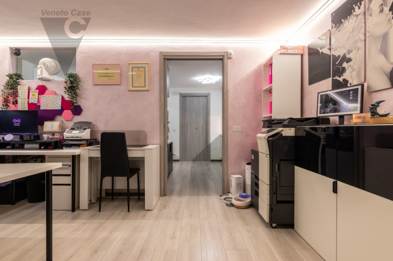 Nel cuore di Roncaglia, affacciati su splendido parco, a poca distanza dalla tangenziale ed alla ...