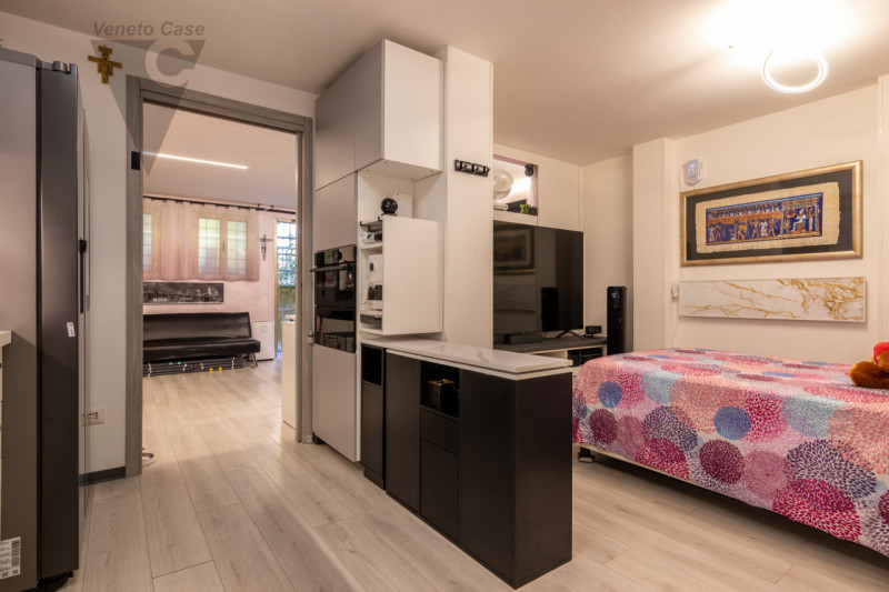 Nel cuore di Roncaglia, affacciati su splendido parco, a poca distanza dalla tangenziale ed alla ...