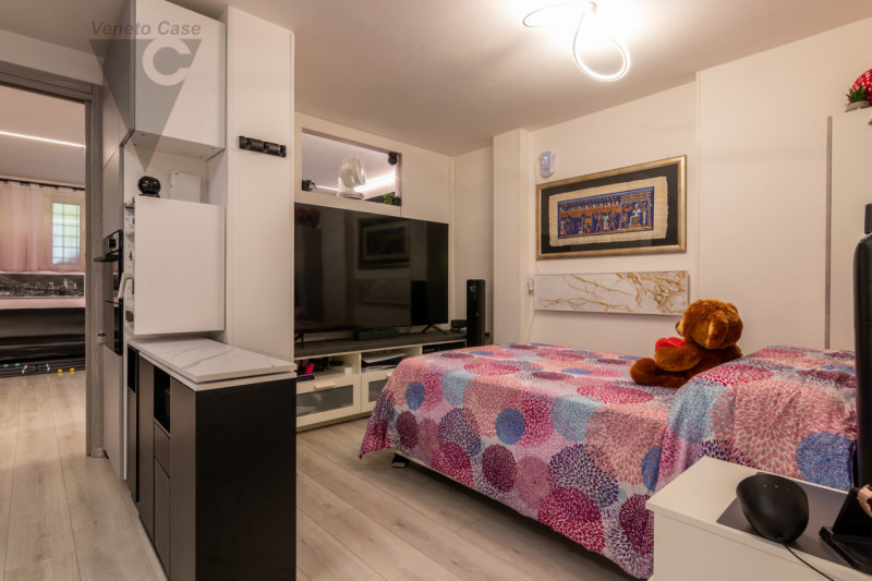 Nel cuore di Roncaglia, affacciati su splendido parco, a poca distanza dalla tangenziale ed alla ...