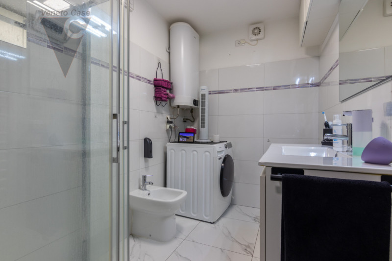 Nel cuore di Roncaglia, affacciati su splendido parco, a poca distanza dalla tangenziale ed alla ...