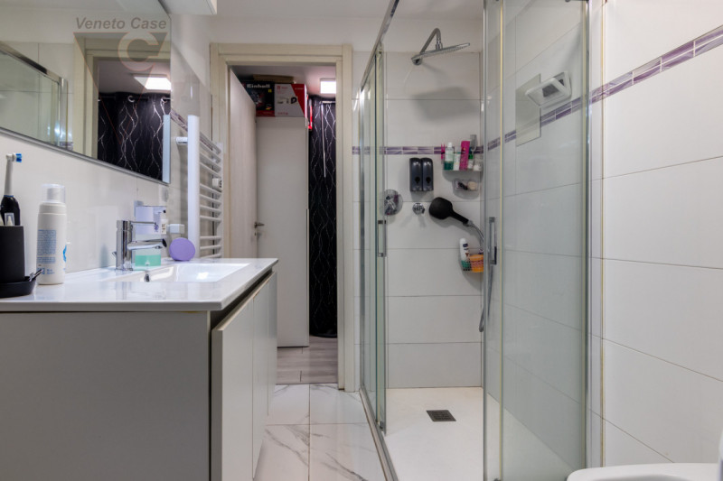 Nel cuore di Roncaglia, affacciati su splendido parco, a poca distanza dalla tangenziale ed alla ...