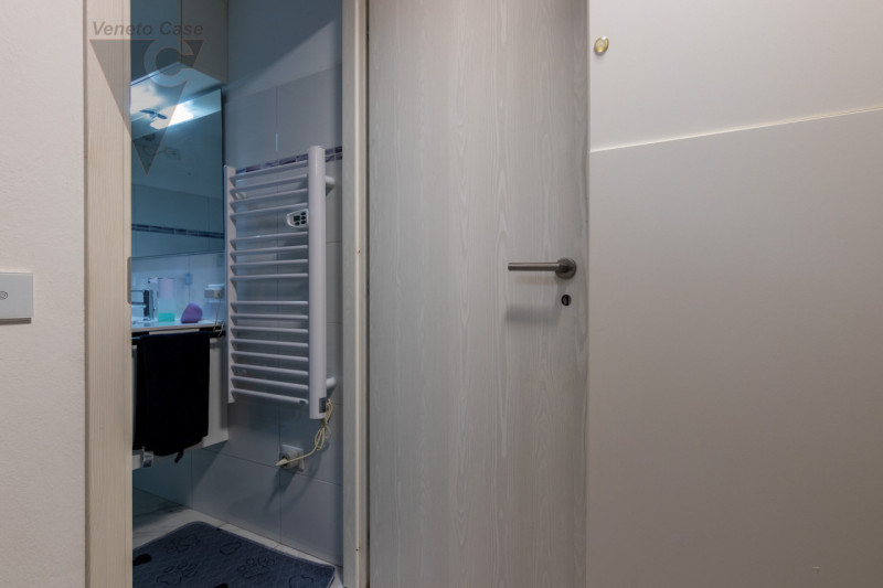 Nel cuore di Roncaglia, affacciati su splendido parco, a poca distanza dalla tangenziale ed alla ...