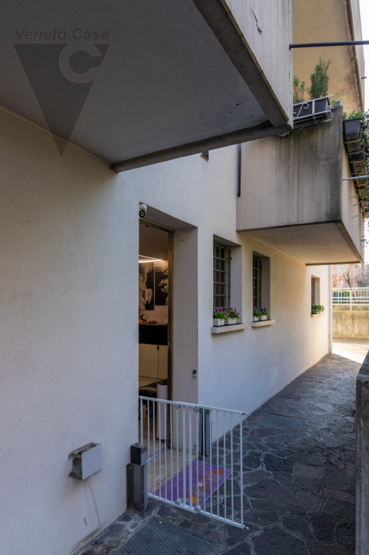 Nel cuore di Roncaglia, affacciati su splendido parco, a poca distanza dalla tangenziale ed alla ...