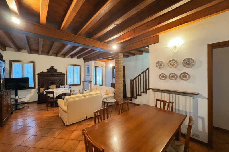 Nel primissimo fuori mura nord di Treviso, dove la tranquillità residenziale incontra la comodità...