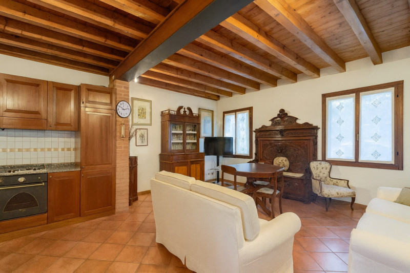 Nel primissimo fuori mura nord di Treviso, dove la tranquillità residenziale incontra la comodità...