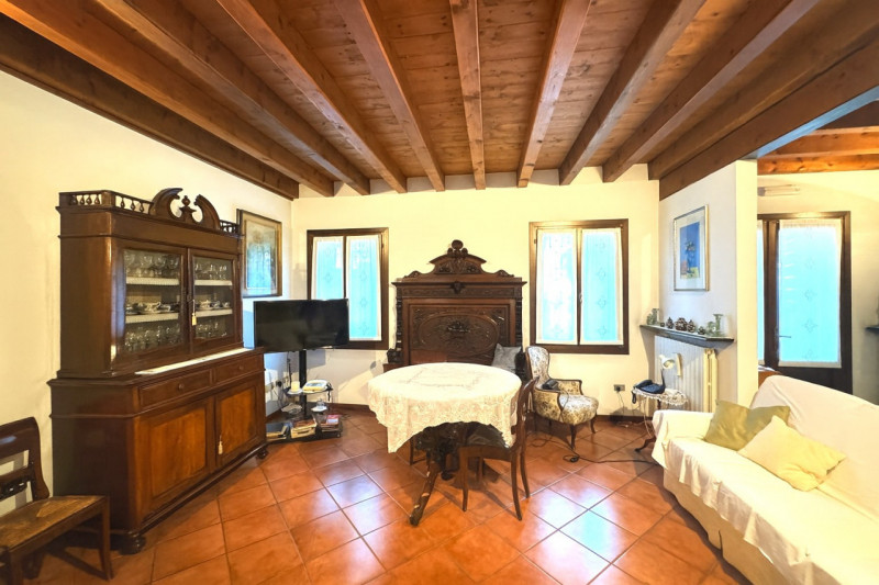 Nel primissimo fuori mura nord di Treviso, dove la tranquillità residenziale incontra la comodità...