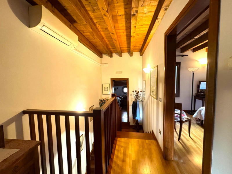 Nel primissimo fuori mura nord di Treviso, dove la tranquillità residenziale incontra la comodità...