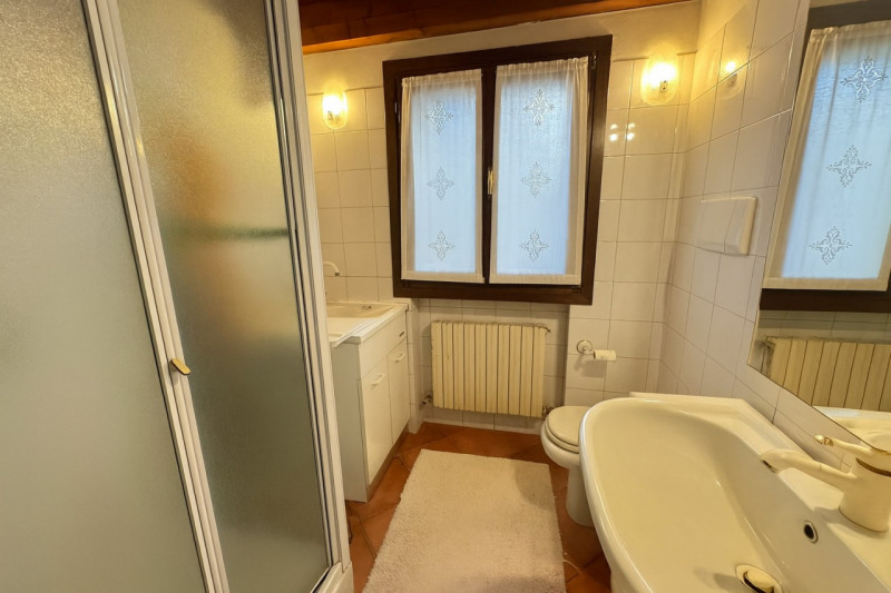 Nel primissimo fuori mura nord di Treviso, dove la tranquillità residenziale incontra la comodità...