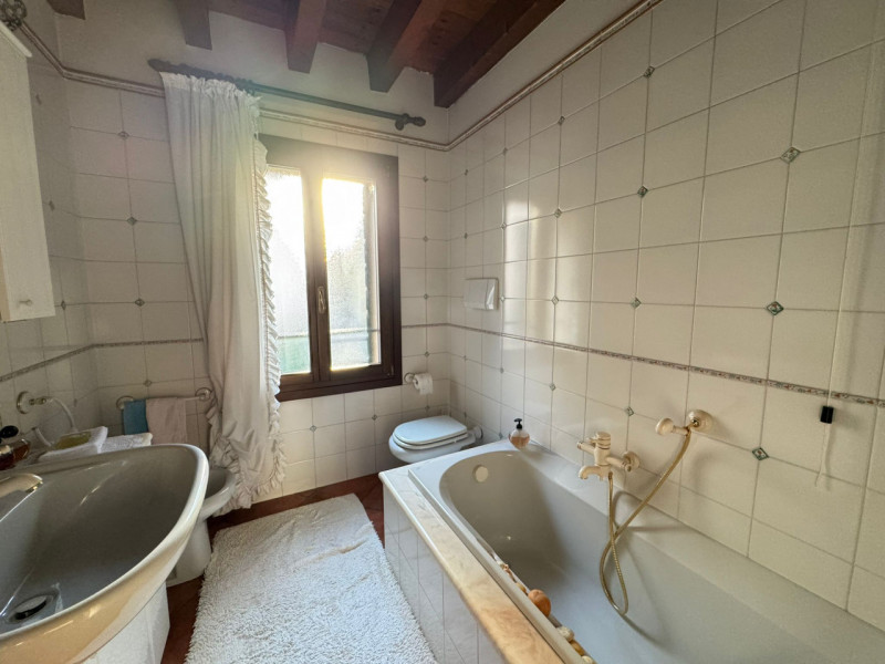 Nel primissimo fuori mura nord di Treviso, dove la tranquillità residenziale incontra la comodità...