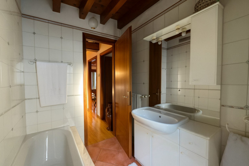 Nel primissimo fuori mura nord di Treviso, dove la tranquillità residenziale incontra la comodità...