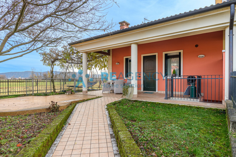 TRISSINO

Sei alla ricerca di una porzione a schiera d’angolo con giardino?
Prezzo € 220.000

Sei...