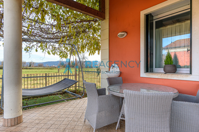 TRISSINO

Sei alla ricerca di una porzione a schiera d’angolo con giardino?
Prezzo € 220.000

Sei...