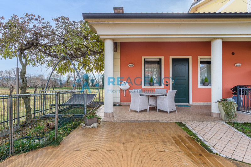 TRISSINO

Sei alla ricerca di una porzione a schiera d’angolo con giardino?
Prezzo € 220.000

Sei...