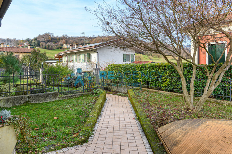 TRISSINO

Sei alla ricerca di una porzione a schiera d’angolo con giardino?
Prezzo € 220.000

Sei...