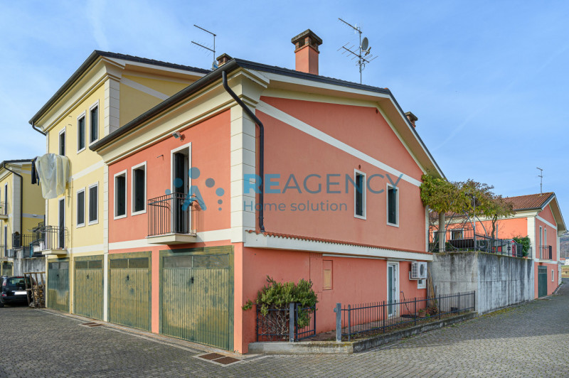 TRISSINO

Sei alla ricerca di una porzione a schiera d’angolo con giardino?
Prezzo € 220.000

Sei...