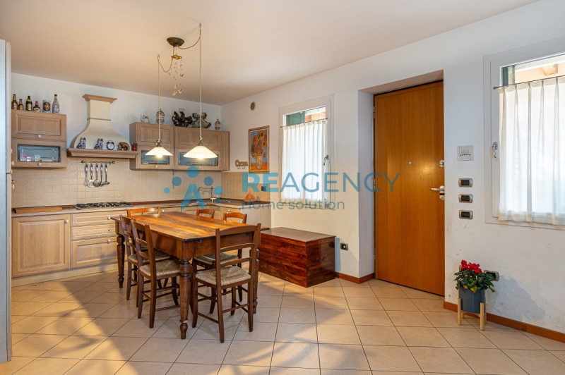 TRISSINO

Sei alla ricerca di una porzione a schiera d’angolo con giardino?
Prezzo € 220.000

Sei...