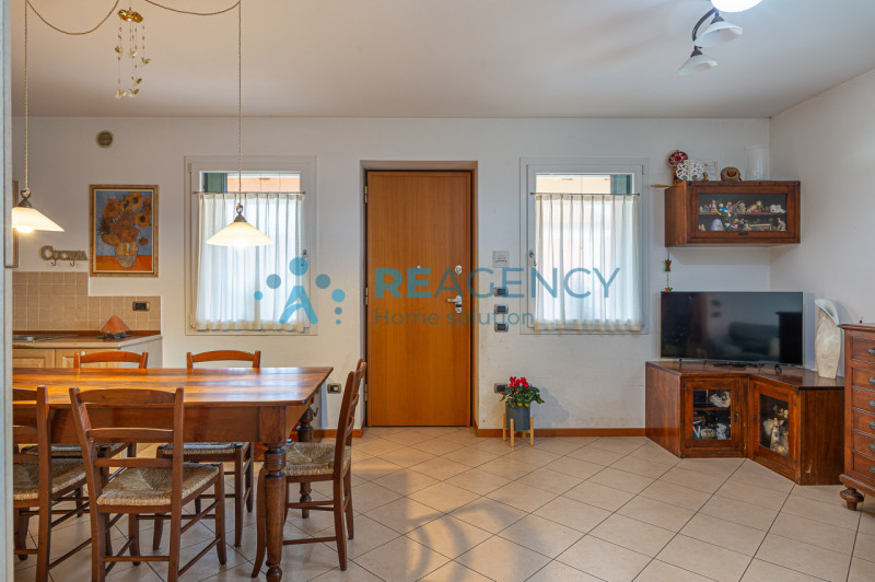 TRISSINO

Sei alla ricerca di una porzione a schiera d’angolo con giardino?
Prezzo € 220.000

Sei...