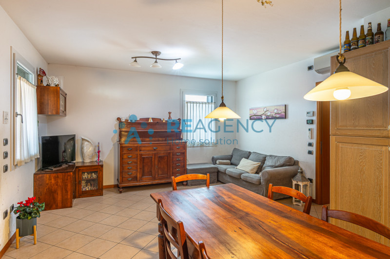 TRISSINO

Sei alla ricerca di una porzione a schiera d’angolo con giardino?
Prezzo € 220.000

Sei...