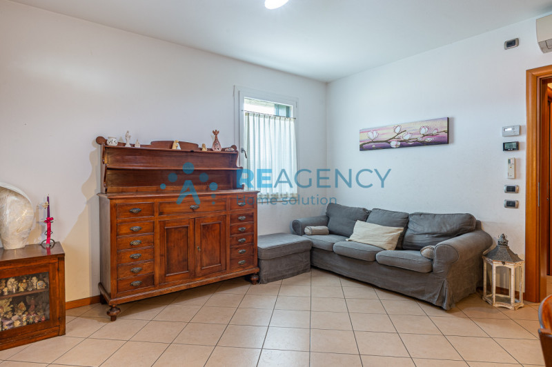 TRISSINO

Sei alla ricerca di una porzione a schiera d’angolo con giardino?
Prezzo € 220.000

Sei...