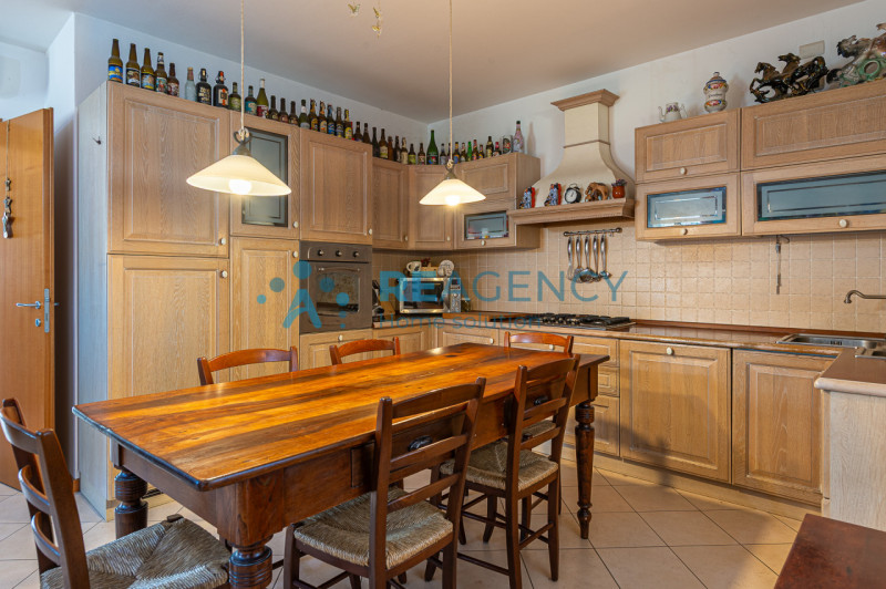 TRISSINO

Sei alla ricerca di una porzione a schiera d’angolo con giardino?
Prezzo € 220.000

Sei...