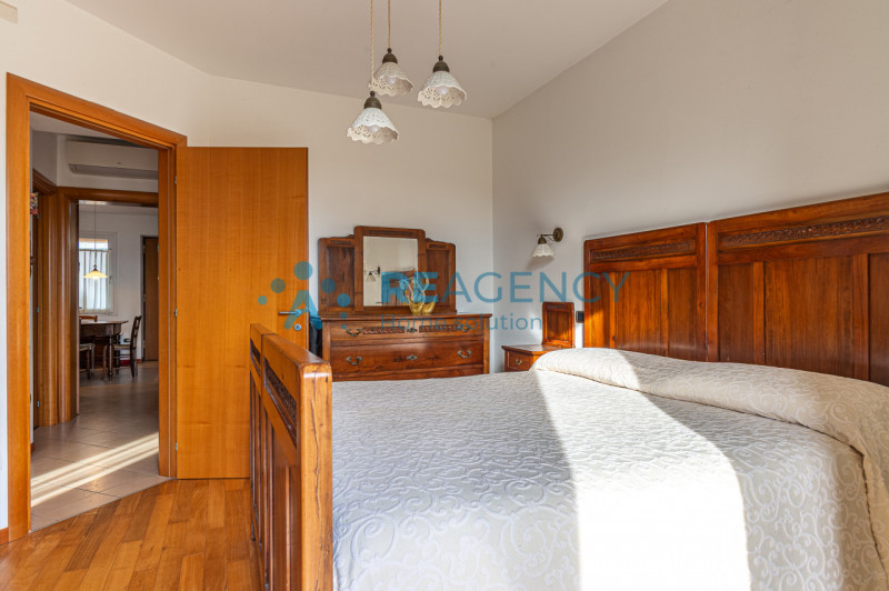 TRISSINO

Sei alla ricerca di una porzione a schiera d’angolo con giardino?
Prezzo € 220.000

Sei...