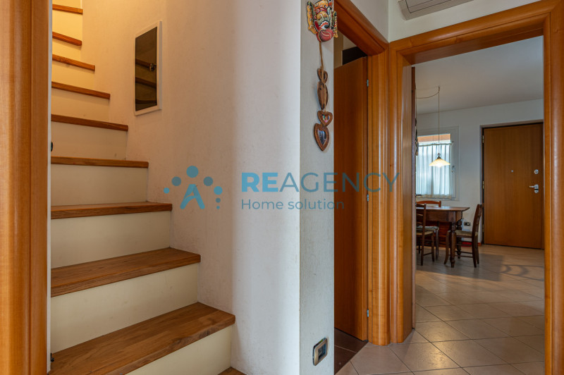 TRISSINO

Sei alla ricerca di una porzione a schiera d’angolo con giardino?
Prezzo € 220.000

Sei...