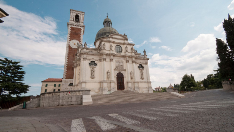 Villa Singola in Progetto , da personalizzare e modificare sulle esigenze del cliente.
Colline tr...