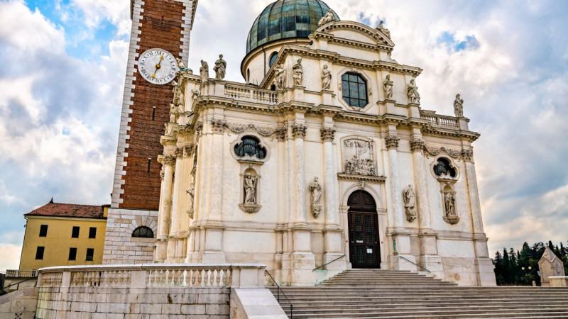 Villa Singola in Progetto , da personalizzare e modificare sulle esigenze del cliente.
Colline tr...