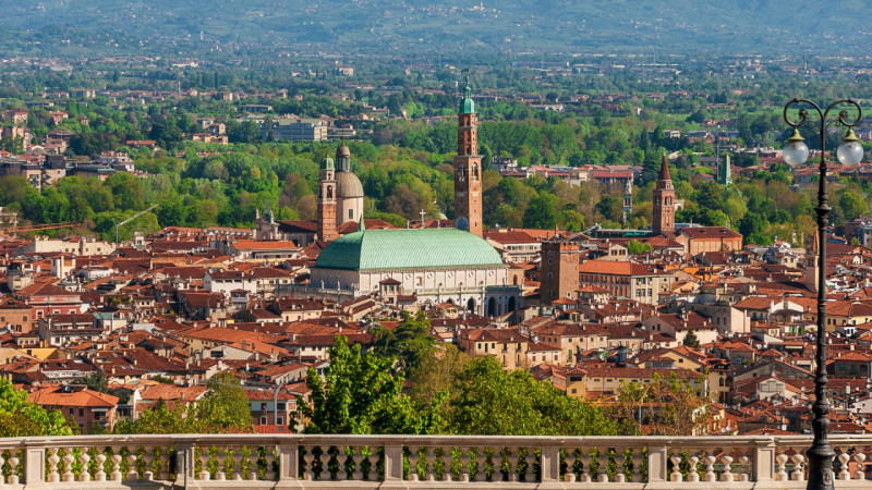 Villa Singola in Progetto , da personalizzare e modificare sulle esigenze del cliente.
Colline tr...