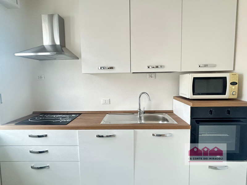 VICENZA SANT'ANDREA: SPLENDIDO BICAMERE COMPLETAMENTE RISTRUTTURATO ED ARREDADO A DUE PASSI DAL C...