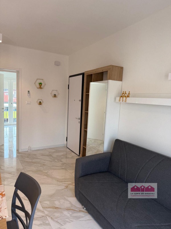 VICENZA SANT'ANDREA: SPLENDIDO BICAMERE COMPLETAMENTE RISTRUTTURATO ED ARREDADO A DUE PASSI DAL C...