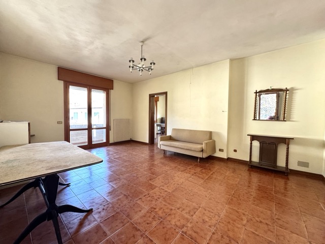 APPARTAMENTO INDIPENDENTE 

Salcedo, via Burani 8 - Appartamento tricamere in bifamiliare con ter...