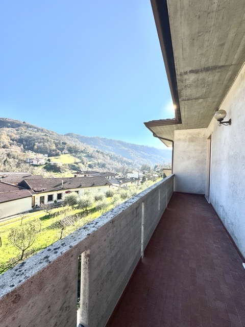 APPARTAMENTO INDIPENDENTE 

Salcedo, via Burani 8 - Appartamento tricamere in bifamiliare con ter...