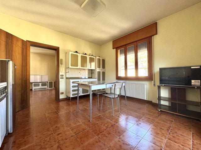 APPARTAMENTO INDIPENDENTE 

Salcedo, via Burani 8 - Appartamento tricamere in bifamiliare con ter...