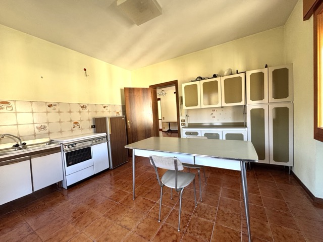 APPARTAMENTO INDIPENDENTE 

Salcedo, via Burani 8 - Appartamento tricamere in bifamiliare con ter...