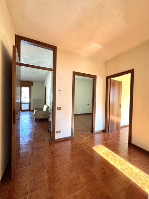 APPARTAMENTO INDIPENDENTE 

Salcedo, via Burani 8 - Appartamento tricamere in bifamiliare con ter...