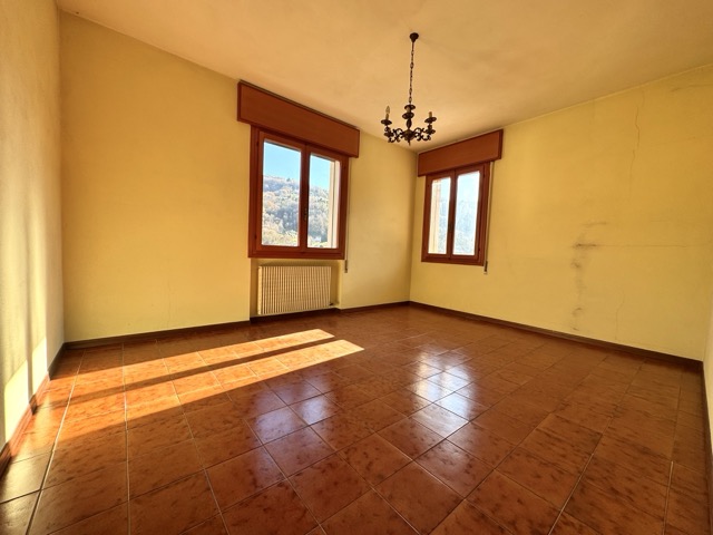 APPARTAMENTO INDIPENDENTE 

Salcedo, via Burani 8 - Appartamento tricamere in bifamiliare con ter...