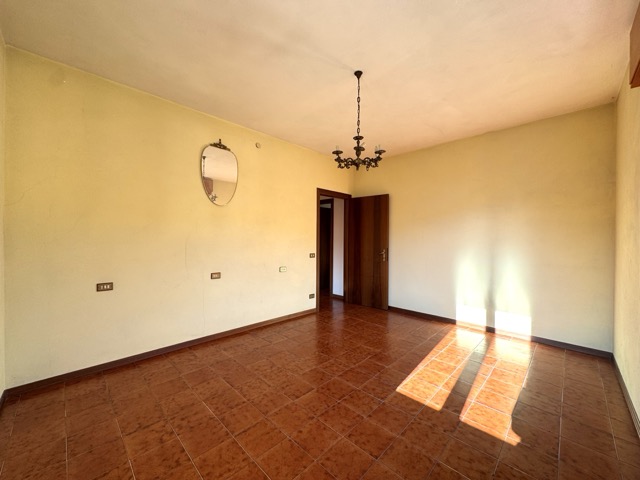 APPARTAMENTO INDIPENDENTE 

Salcedo, via Burani 8 - Appartamento tricamere in bifamiliare con ter...