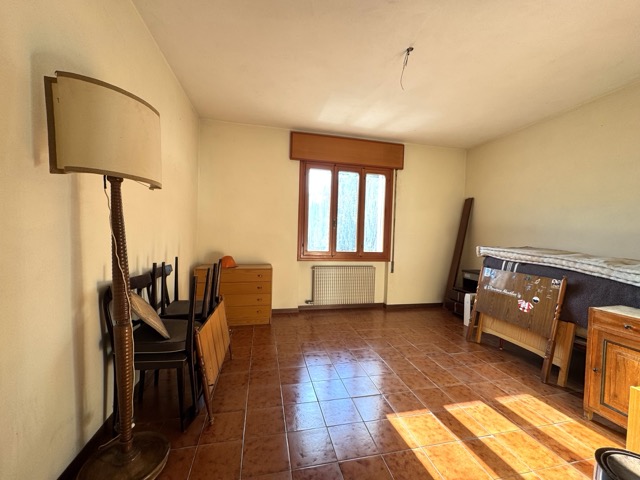 APPARTAMENTO INDIPENDENTE 

Salcedo, via Burani 8 - Appartamento tricamere in bifamiliare con ter...